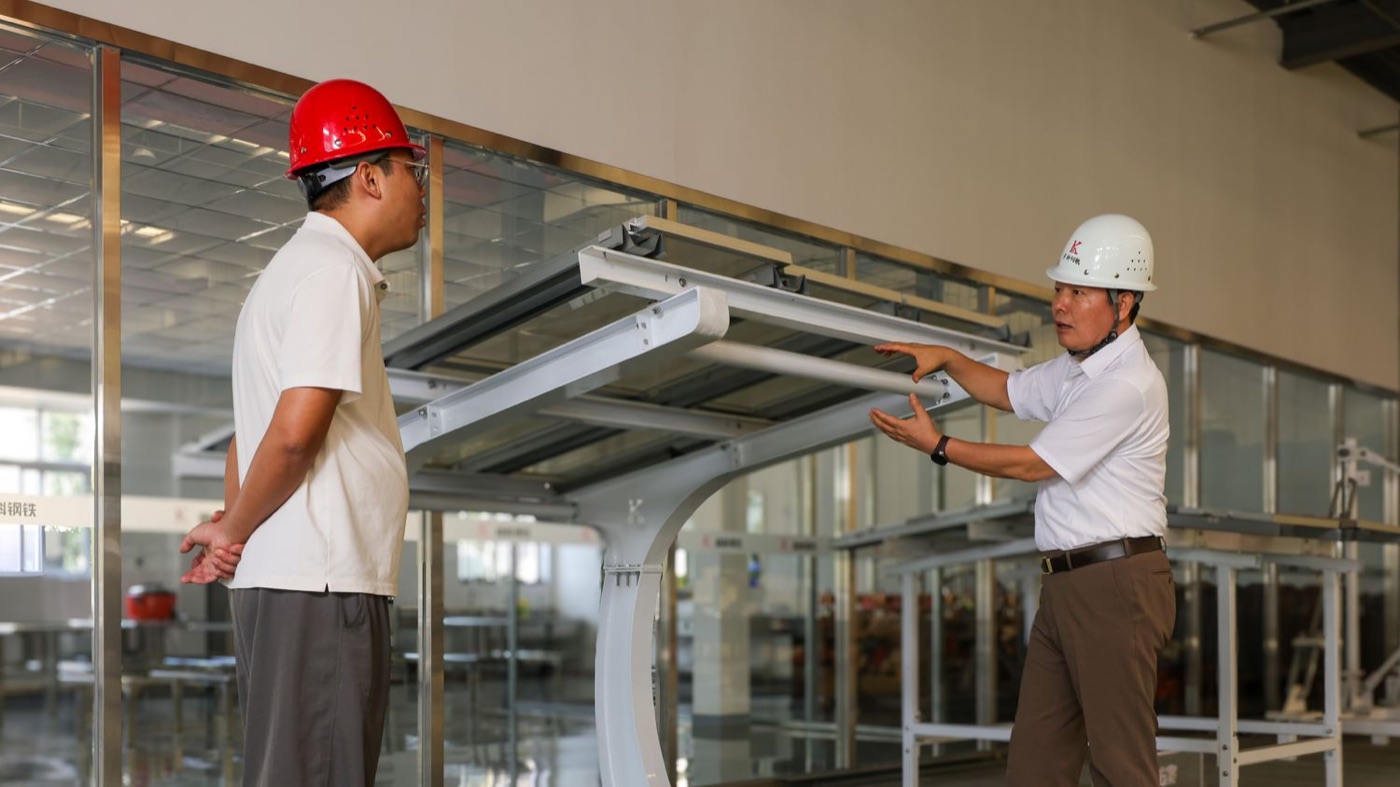 General Director Jeon Gye-hong examining a solar carport structure